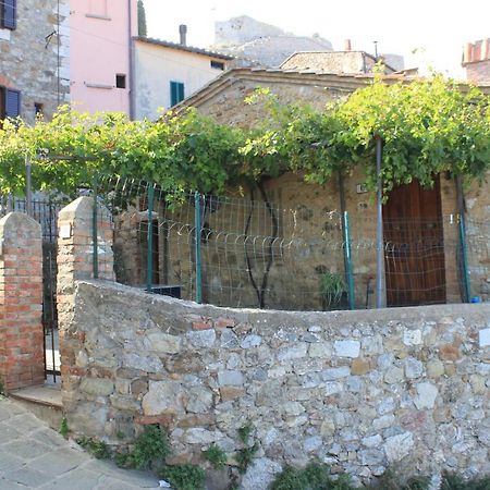 卡斯蒂戈隆·多尔希亚La Casina Di Nonna Lola别墅 外观 照片